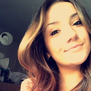 Meet your Posher, Courtney